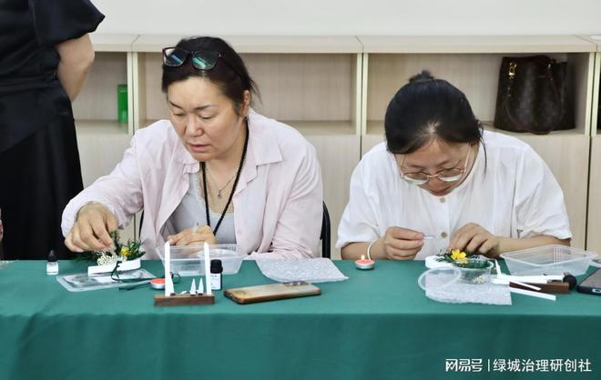 行”——关爱巾帼司机母亲节暖心活动麻将胡了免费试玩“香伴车程 母爱同(图2)